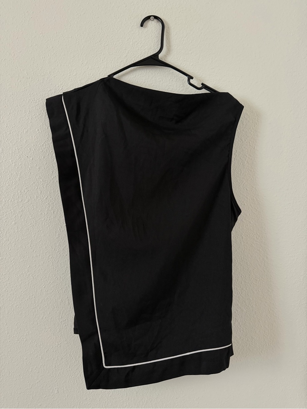 SHEIN Black Sleeveless Tank Top with White Piping